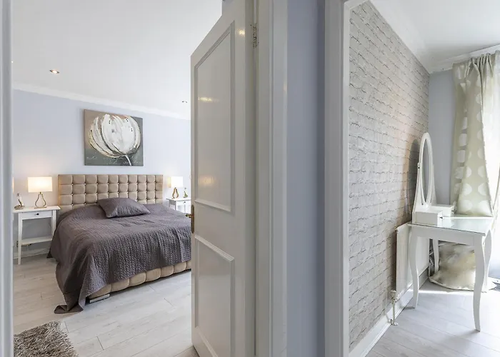 Gorgeous 4 Bedrooms Apartment Near Hyde Park And Oxford St